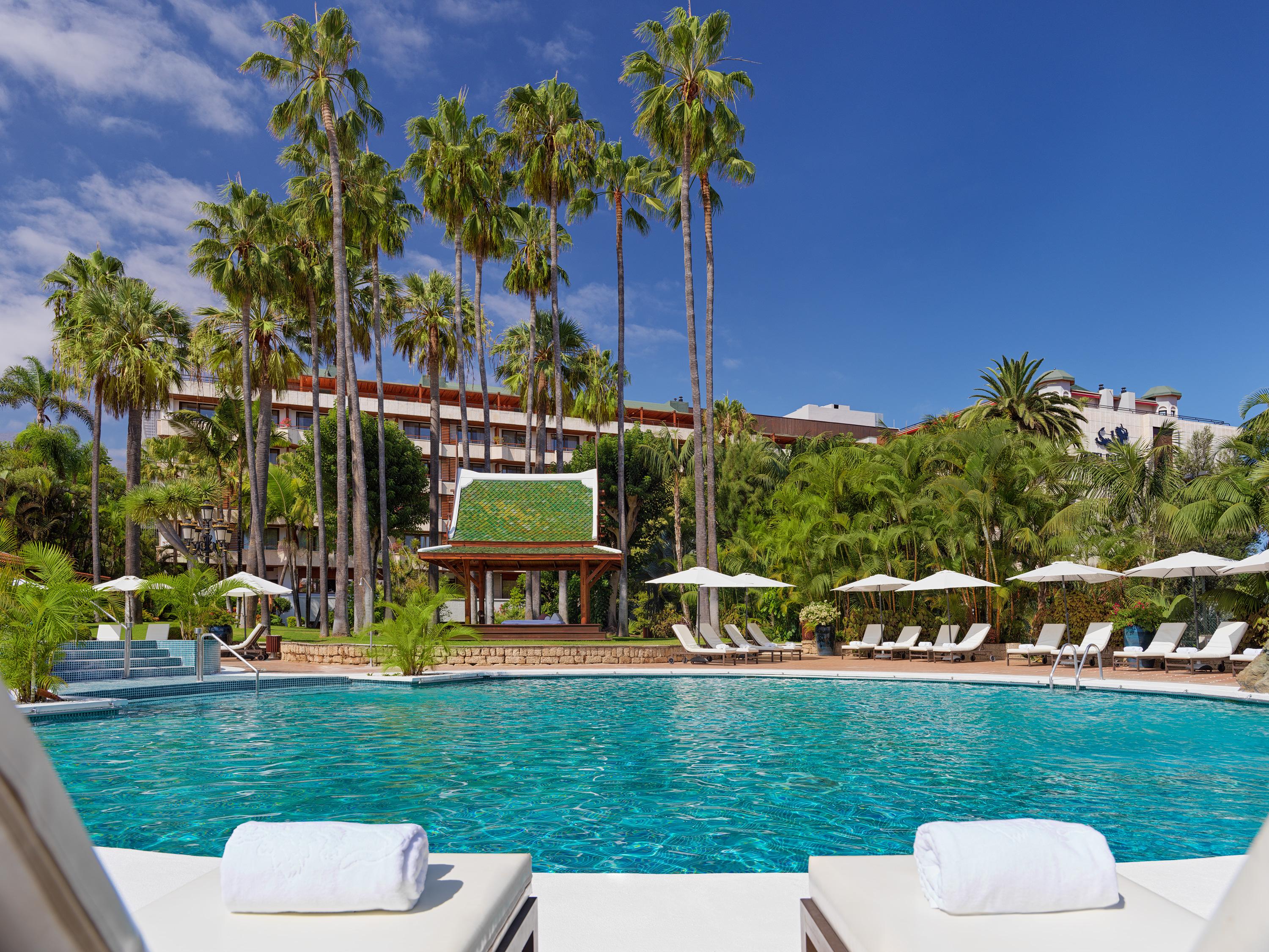 东方植物园水疗花园酒店 拉克鲁斯 外观 照片 The swimming pool at the hotel